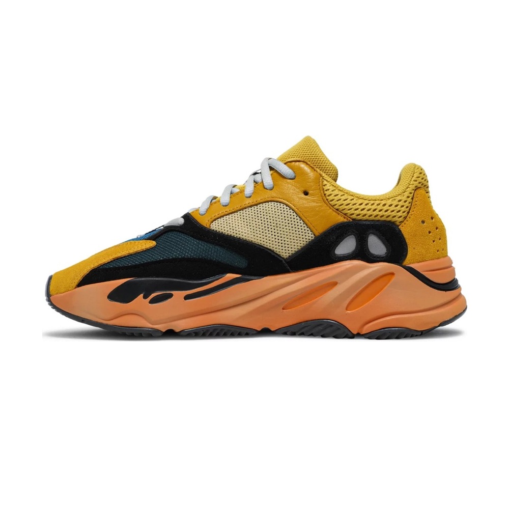 Adidas Yeezy Boost 700
Sun